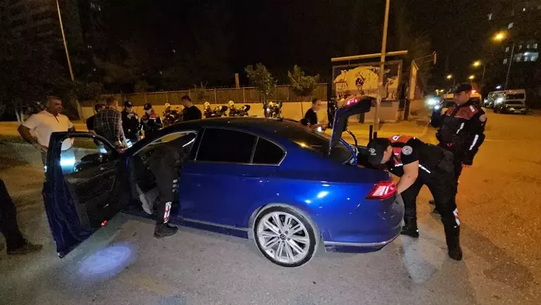 Adana’da 884 polisin katıldığı dron destekli asayiş operasyonunda 72 aranan