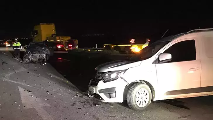 Konya’nın Ereğli ilçesinde üç aracın karıştığı zincirleme kazada 6 kişi