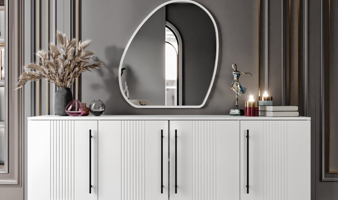 Moderne Cinewalls: Stijl en Sfeer in Je Woonkamer In de wereld van hedendaags interieurdesign zijn cinewall en vooral cinewall met sfeerhaard uitgegroeid tot absolutefavorieten voor een luxe thuisbioscoopervaring. Deze TV-wanden combineren een strakke televisie-integratie met hoogwaardige materialen en optioneel een elektrischesfeerhaard die zorgt voor een realistisch vlameffect en extrawarmte. De Voordelen van een Cinewall met Sfeerhaard Een cinewall met sfeerhaard is de perfecte keuze voor wiegezelligheid wil toevoegen aan de woonkamer. Modellen zoals de WalnutWave en BlackStone integreren eenelektrische haard met hyperrealistisch vlameffect, instelbarekleuren en een verwarmingsfunctie tot 1500W. Veilig voorkinderen dankzij een koele glazen voorkant, geen rookkanaalnodig en bedienbaar met afstandsbediening. Materialenvariëren van massief walnoothout tot zwarte betonlook, vaakgecombineerd met LED-sfeerlicht voor een warme gloed. Deze cinewalls bieden niet alleen een centrale plek voor je TV (tot 85 inch), maar ook verborgen kabels, zwevende meubelsen opbergruimte, waardoor je woonkamer een minimalistischeen luxueuze uitstraling krijgt. Populaire Cinewall Modellen en Materialen