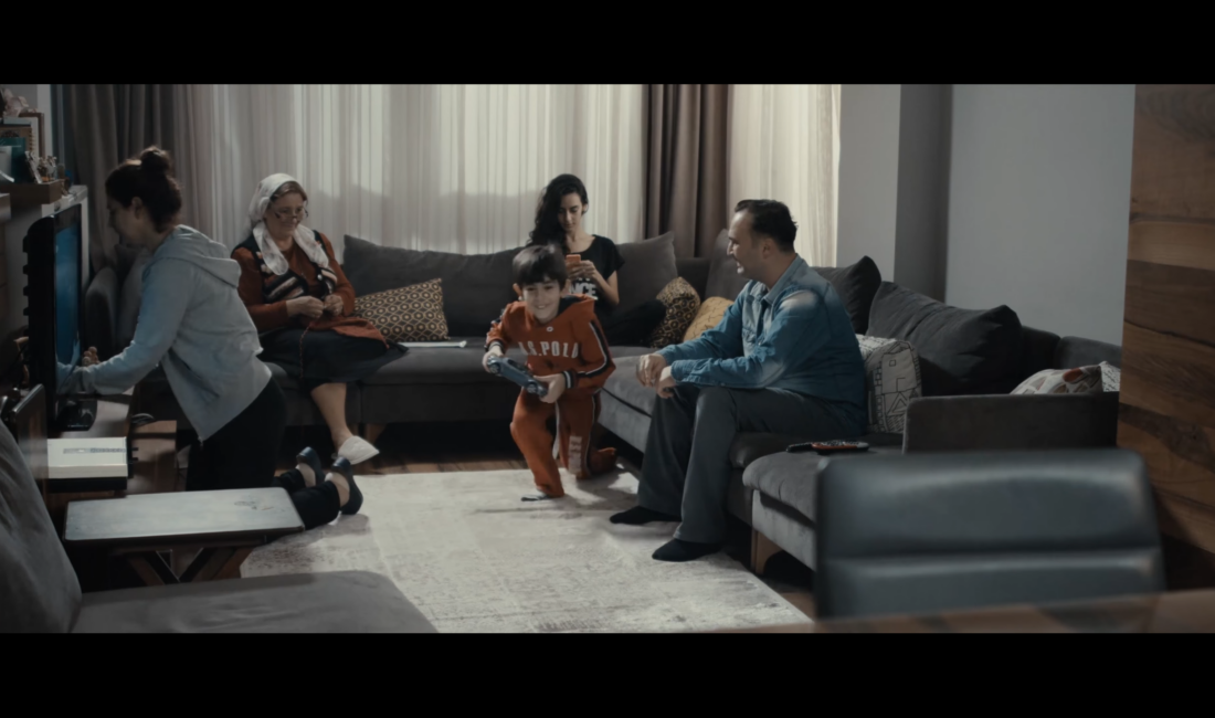 Profesyonel Reklam Filmi Çekimi ile Markanızı Güçlendirin Günümüz dijital dünyasında markaların hedef kitleye ulaşmasında reklam filmi çekimi